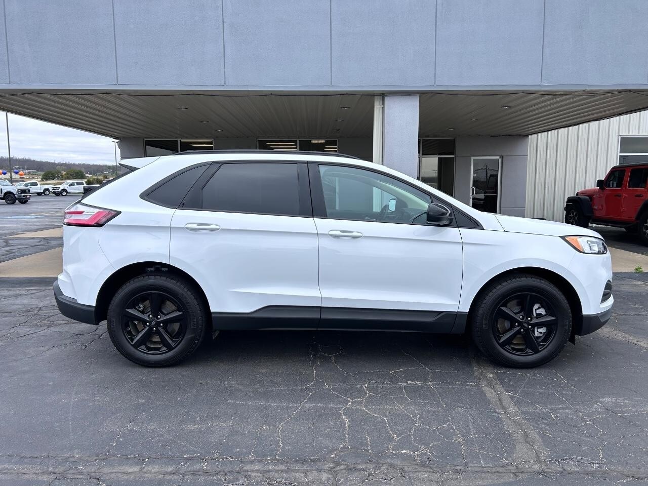 2024 Ford Edge SE photo 2