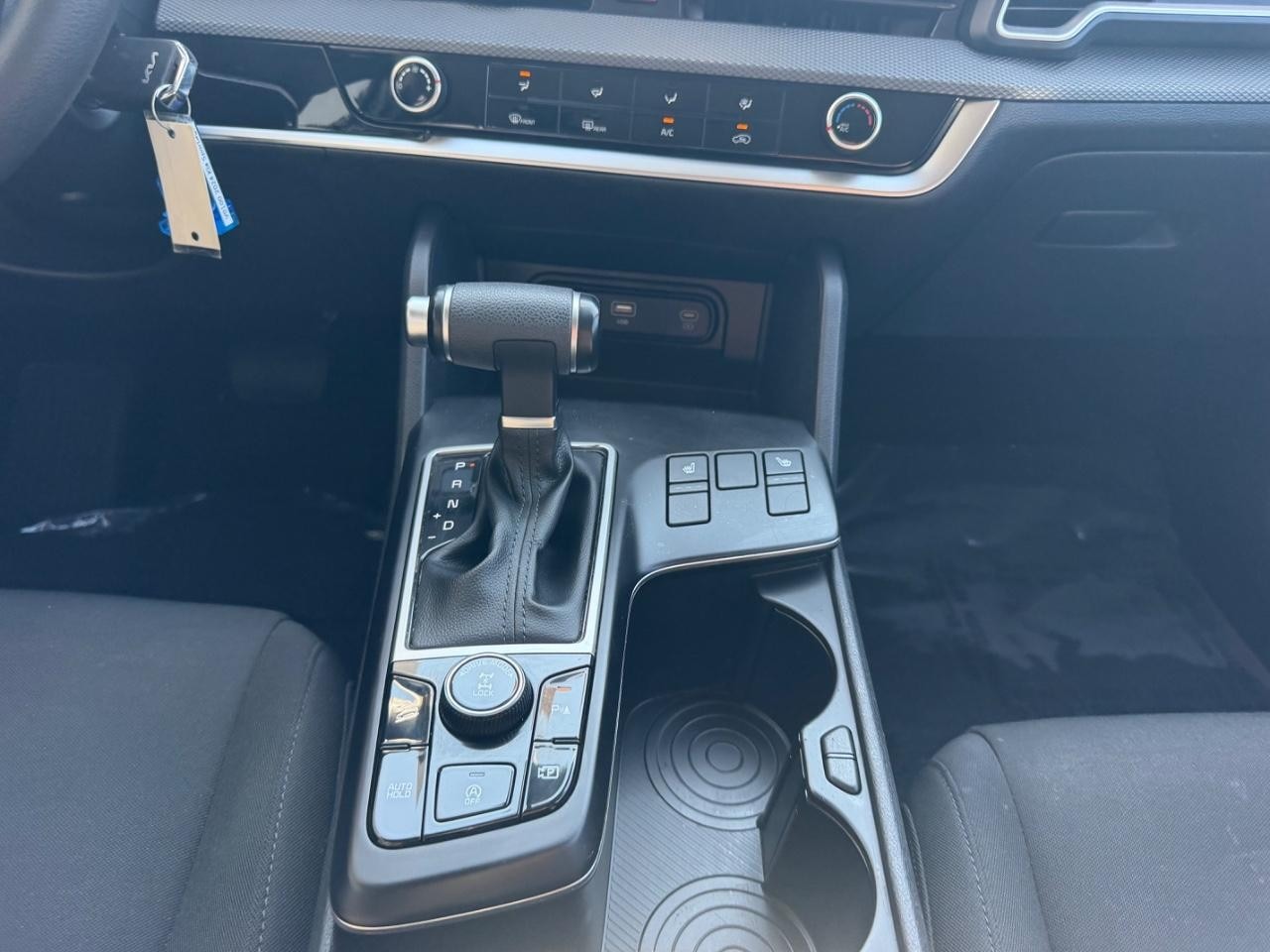 2024 Kia Sportage LX - Photo 16