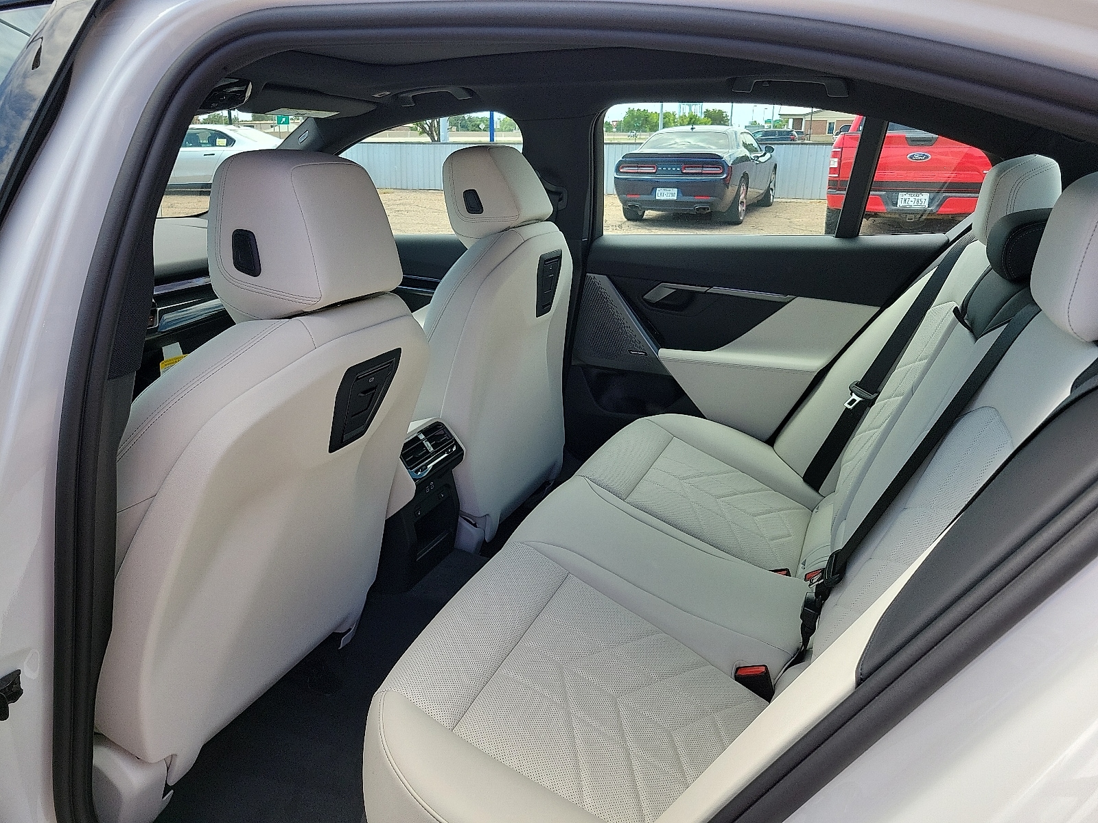 2026 BMW 5 Series 550e - Photo 9