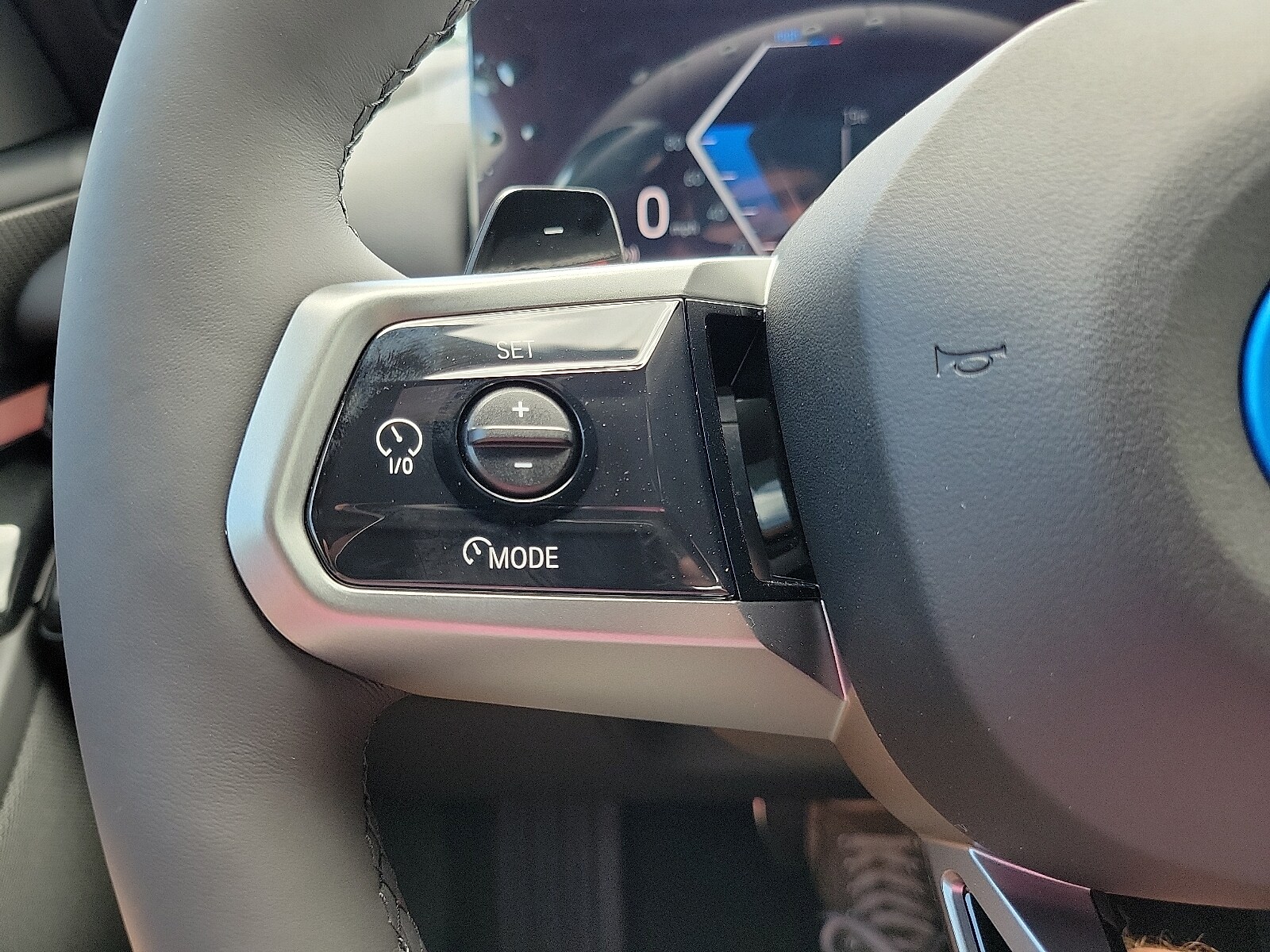 2026 BMW 5 Series 550e - Photo 18