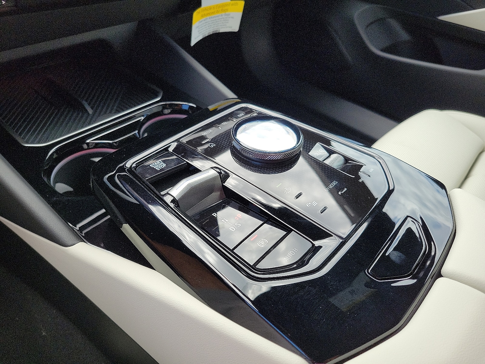 2026 BMW 5 Series 550e - Photo 15