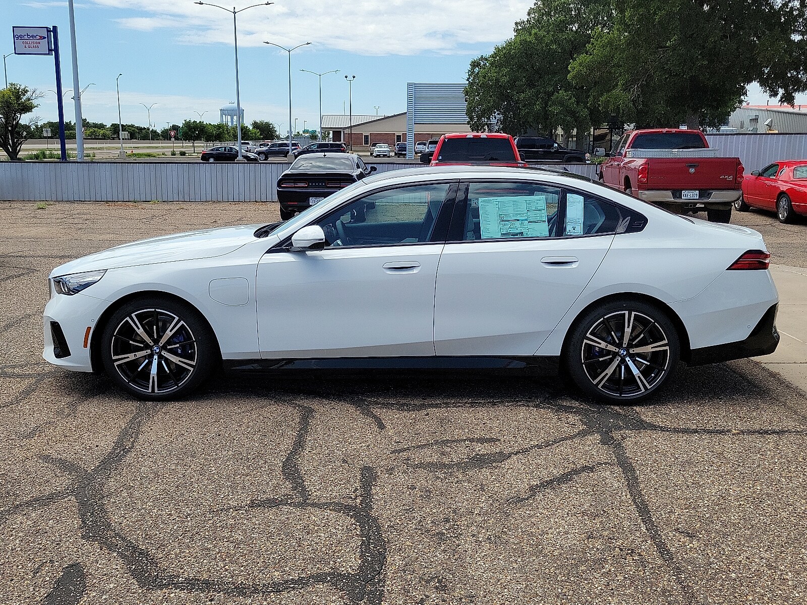 2026 Bmw 550e xDrive photo 2