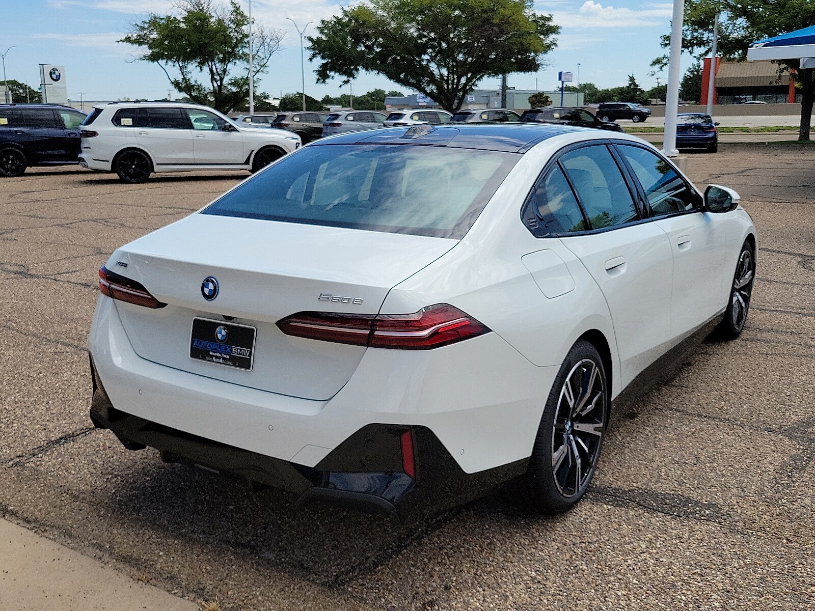 2026 Bmw 550e xDrive photo 4