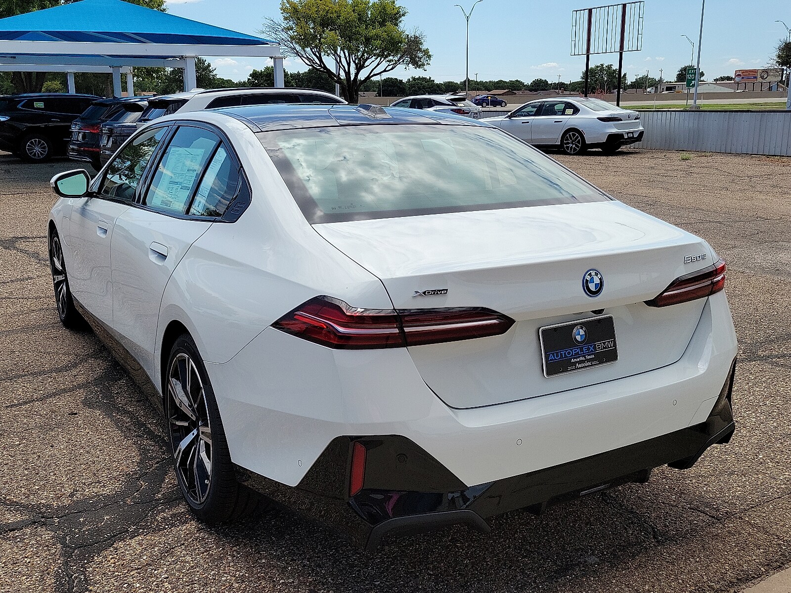 2026 Bmw 550e xDrive photo 3