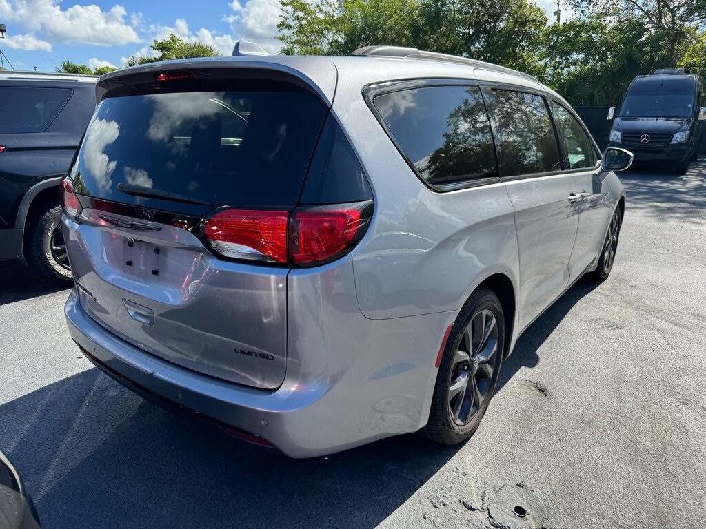 2019 Chrysler Pacifica Limited photo 4