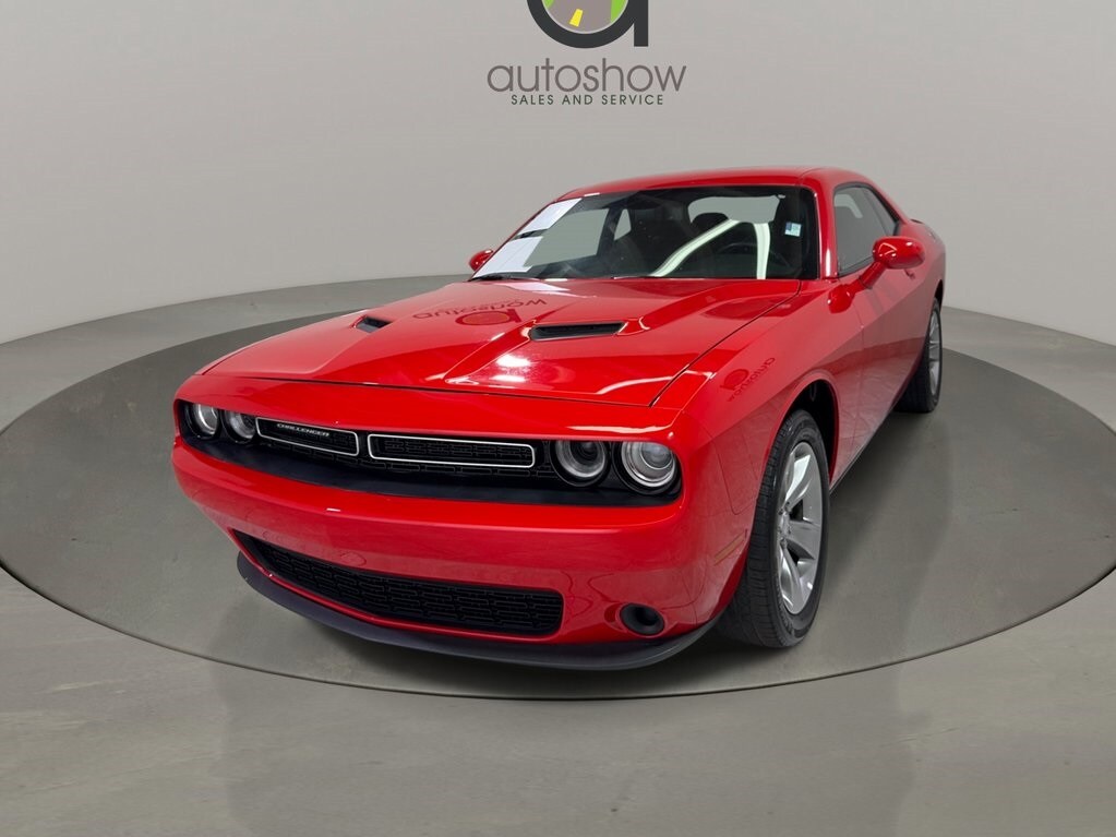 2022 Dodge Challenger SXT photo 3