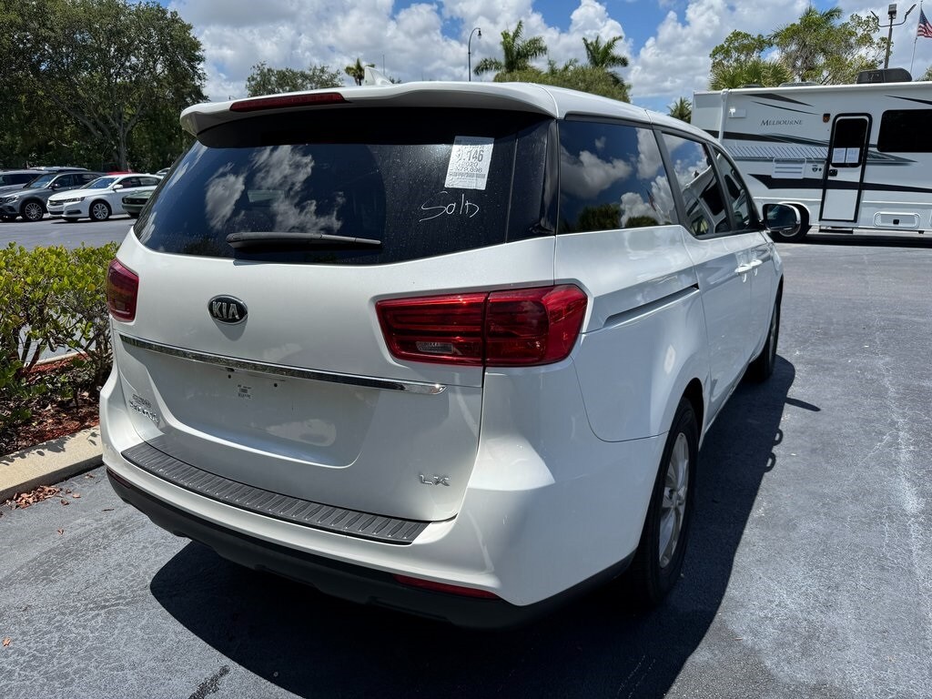 2020 Kia Sedona LX photo 2