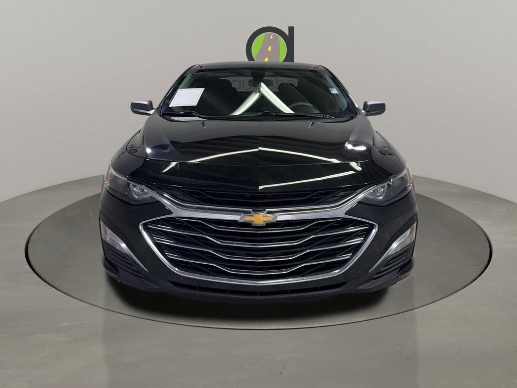 2020 Chevrolet Malibu LS photo 2