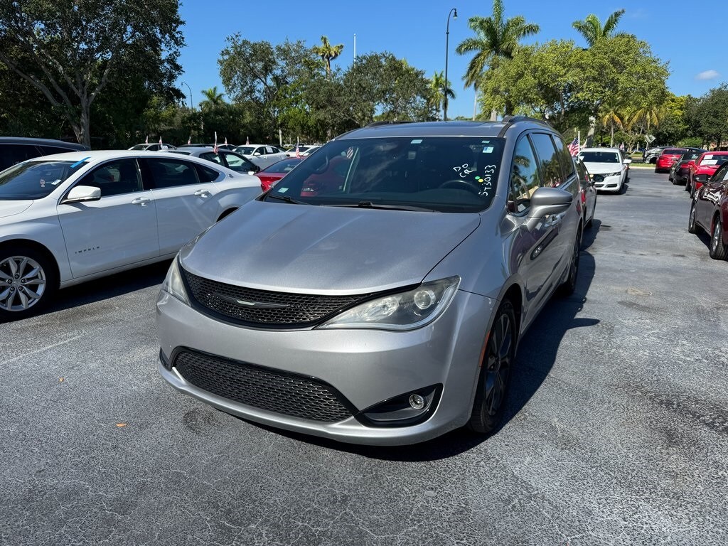 2019 Chrysler Pacifica Limited photo 2