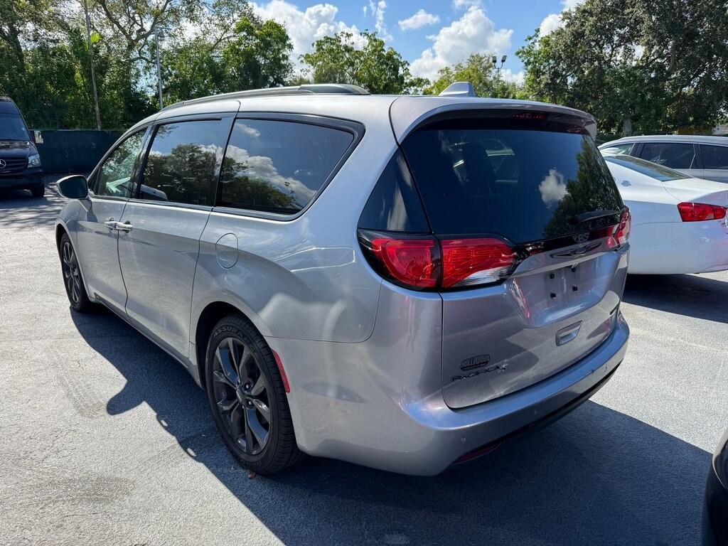 2019 Chrysler Pacifica Limited photo 3