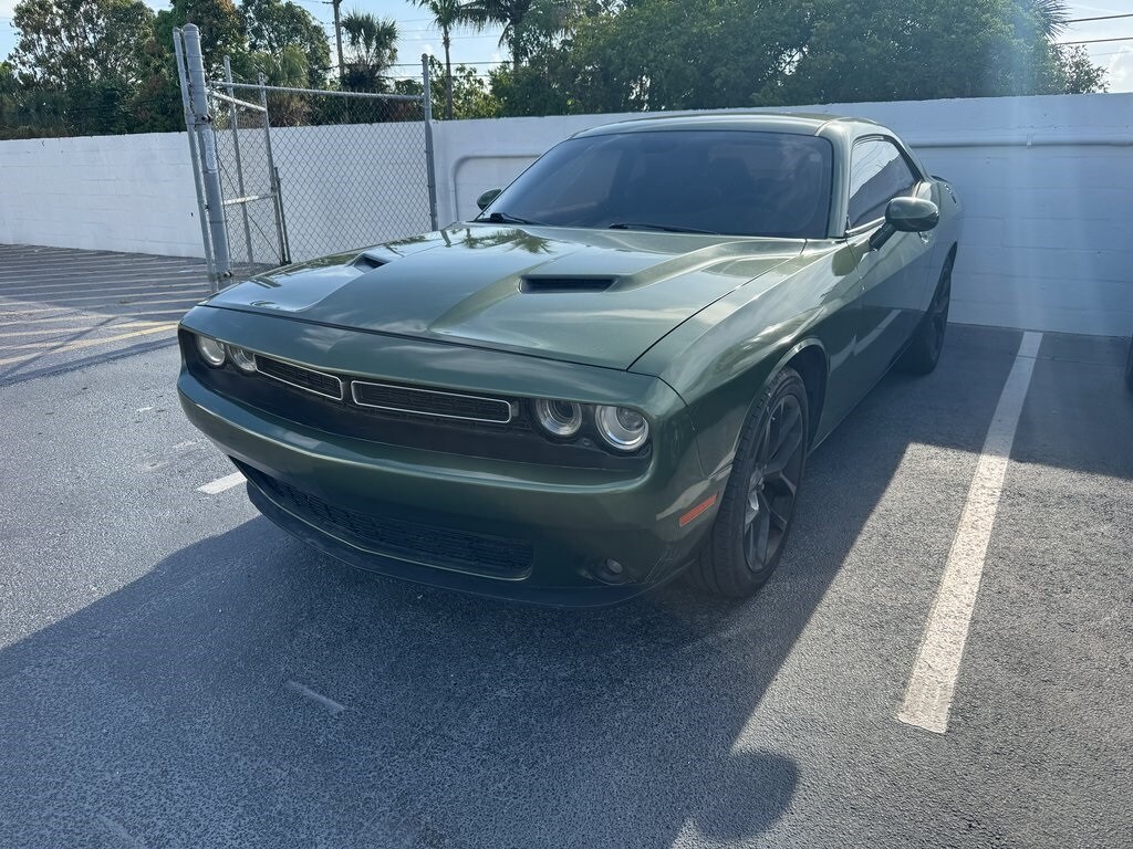 2019 Dodge Challenger SXT photo 2