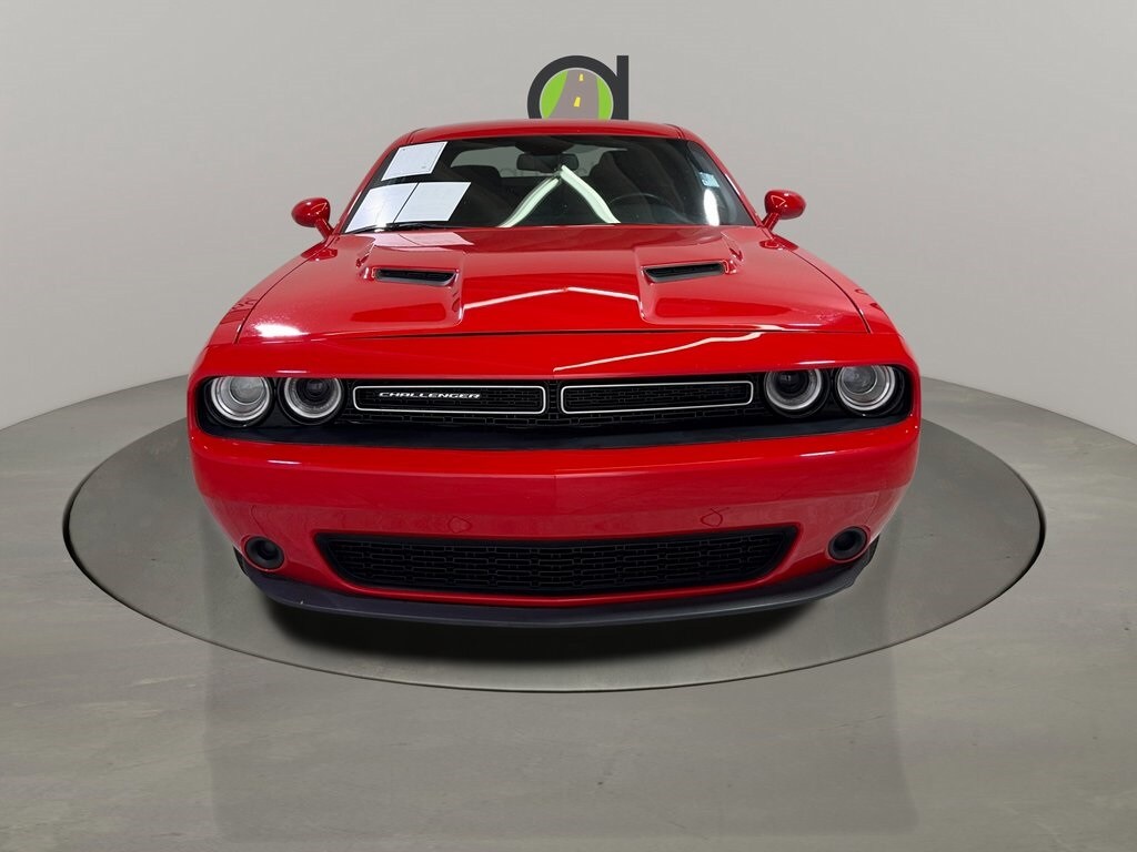 2022 Dodge Challenger SXT photo 2