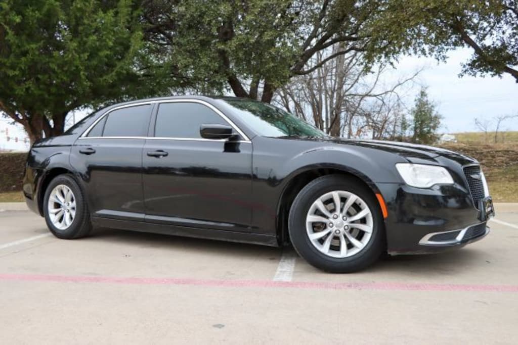 Used 2015 Chrysler 300 Limited Sedan