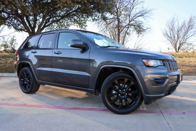 2017 Jeep Grand Cherokee Altitude's photo