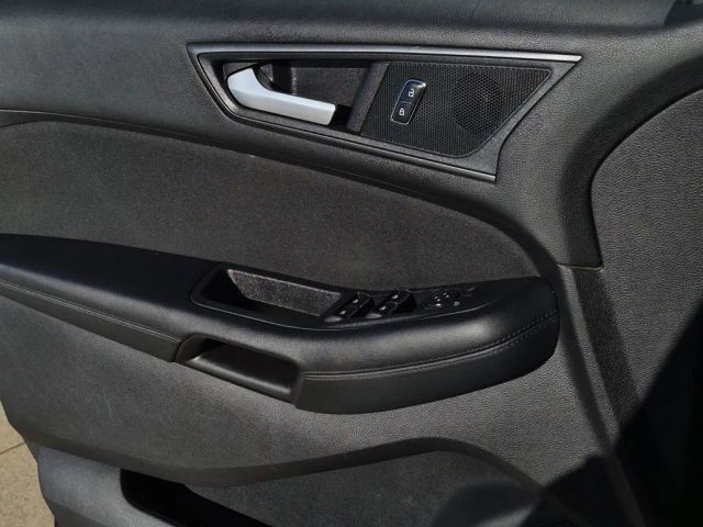 2019 Ford Edge SE - Photo 13