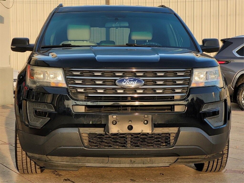 2017 Ford Explorer Base photo 2