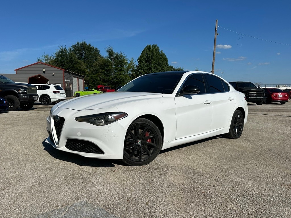 2019 Alfa Romeo Giulia Base's photo