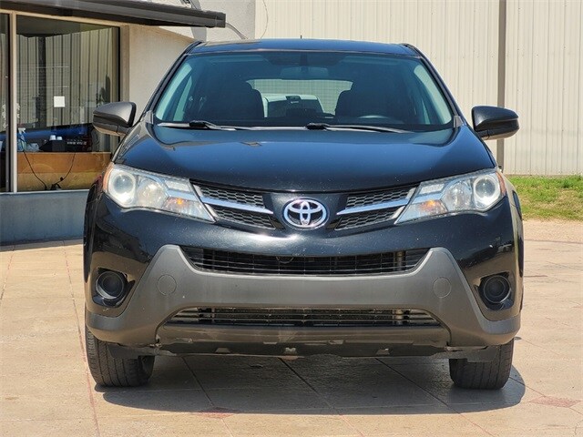 2015 Toyota RAV4 LE photo 2