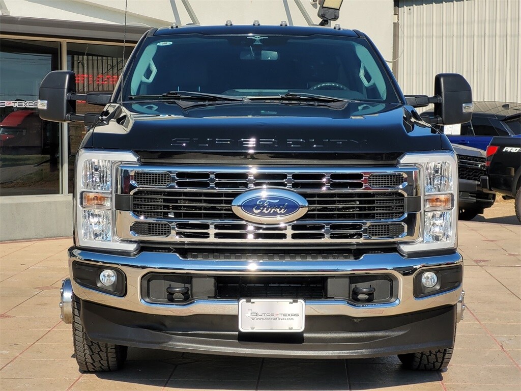 2023 Ford F-350 XLT photo 2