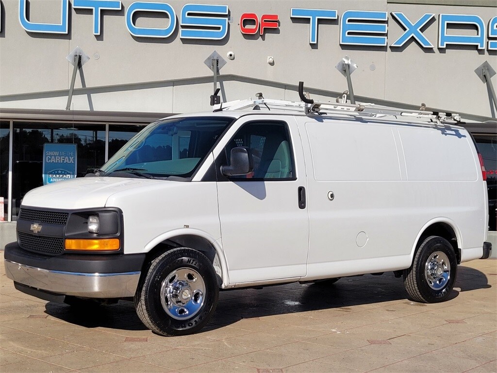 2014 Chevrolet Express 2500 Van photo 3