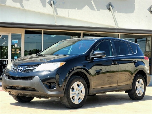 2015 Toyota RAV4 LE photo 3