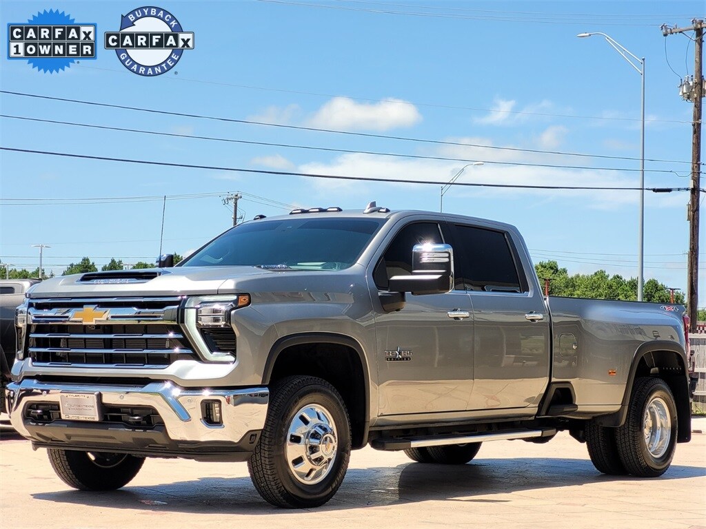 2025 Chevrolet Silverado 3500HD LTZ photo 3