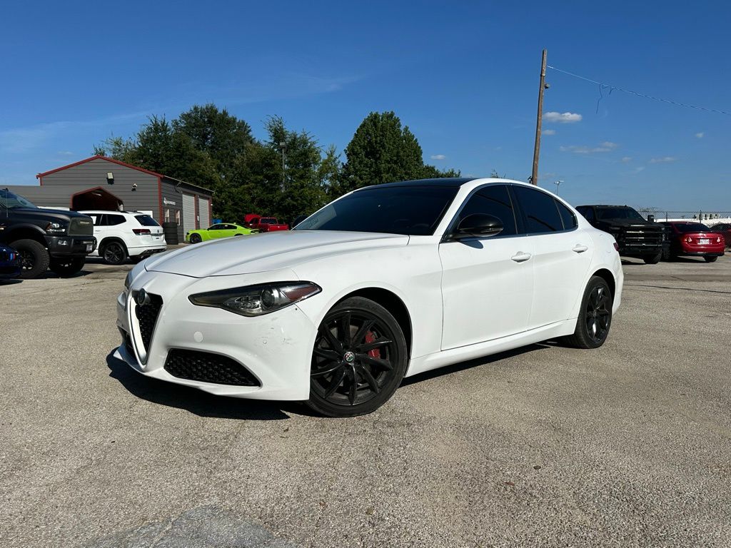 2019 Alfa Romeo Giulia Base's photo
