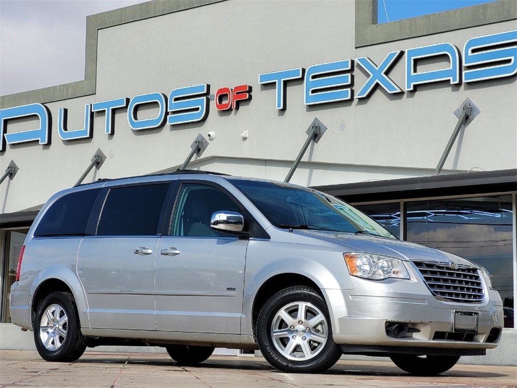 2008 Chrysler Town & Country Touring's photo