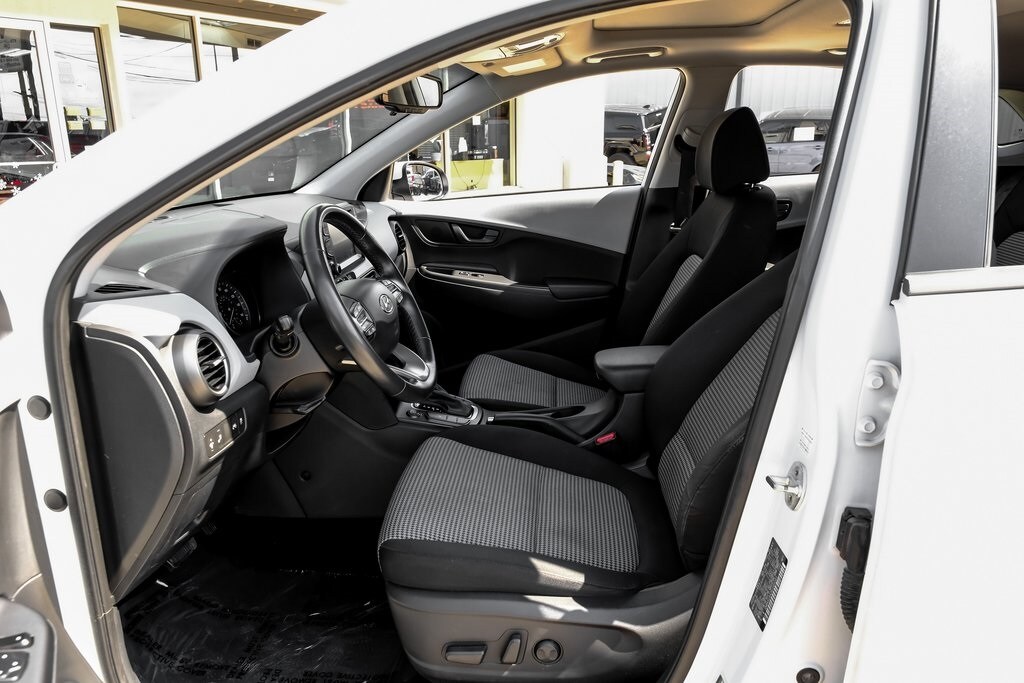 2019 Hyundai Kona SEL photo 2