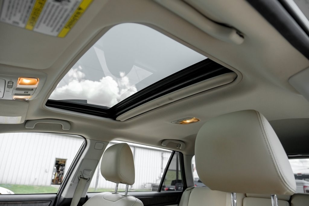 Used 2015 Subaru Outback 2.5i Limited w/Moonroof/KeylessAccess/Nav/EyeSight SUV