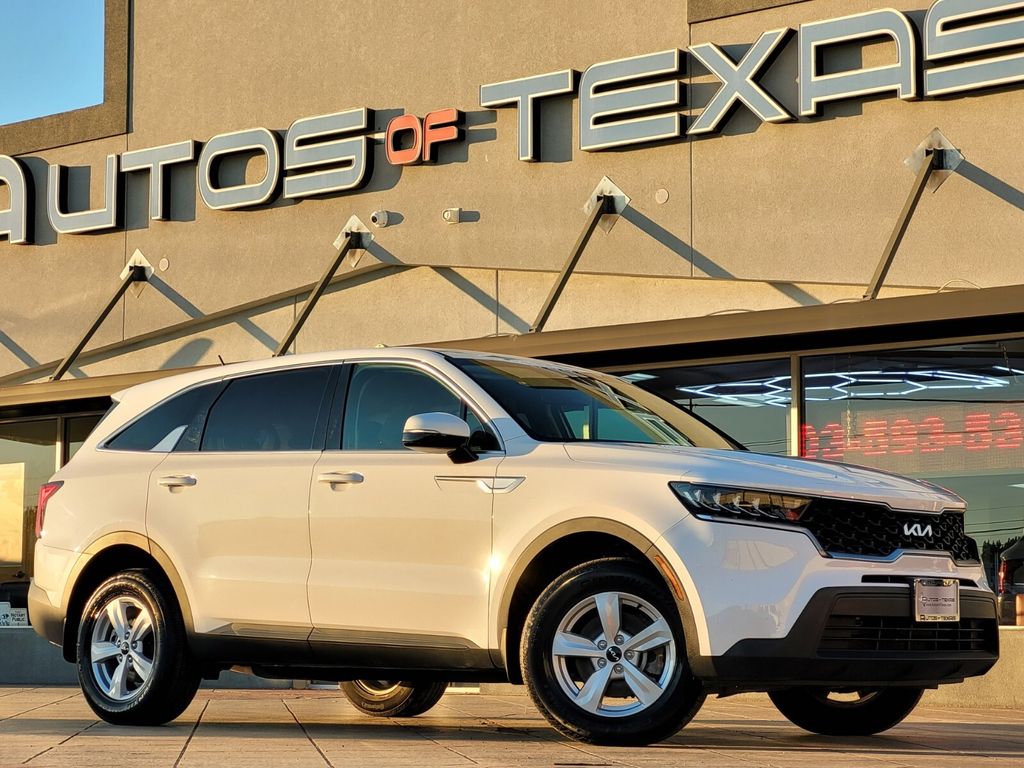 2023 Kia Sorento LX's photo