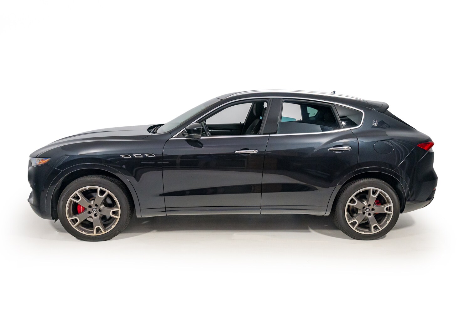 2021 Maserati Levante Base photo 3