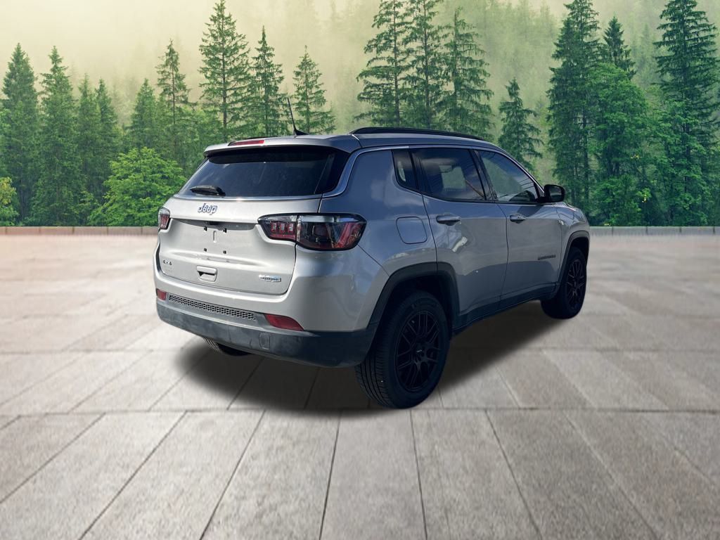 2022 Jeep Compass Latitude photo 3
