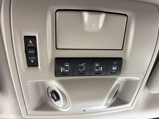 2015 Chrysler Town & Country Limited Platinum - Photo 17