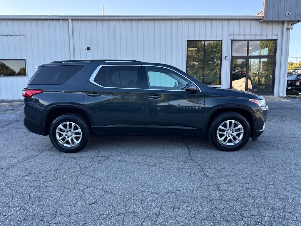 2019 Chevrolet Traverse 3LT photo 2