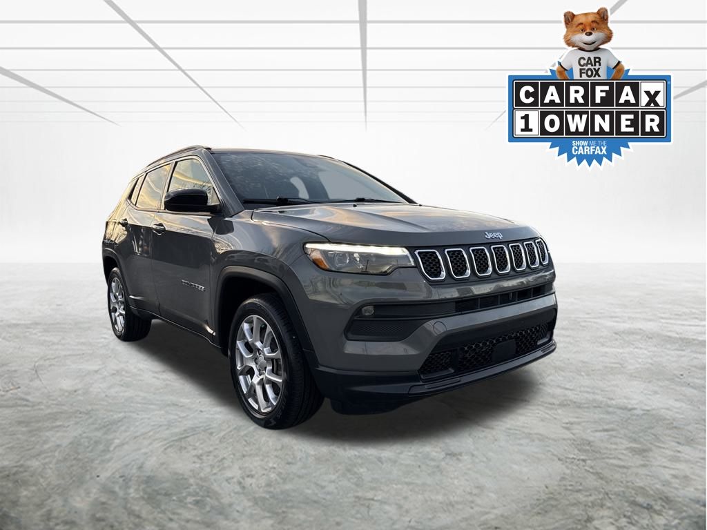 2023 Jeep Compass Latitude Lux's photo