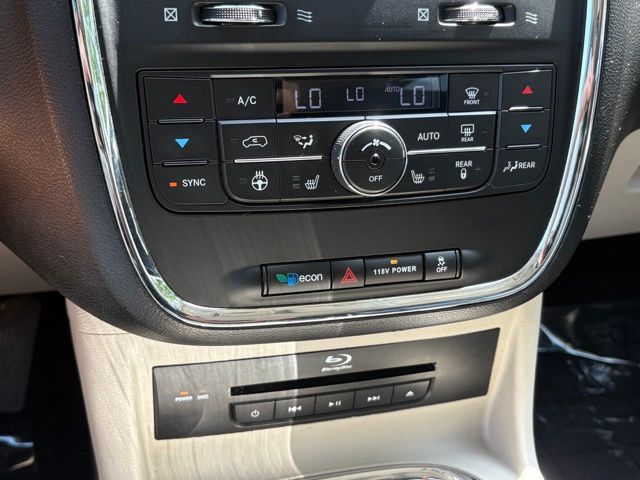 2015 Chrysler Town & Country Limited Platinum - Photo 14