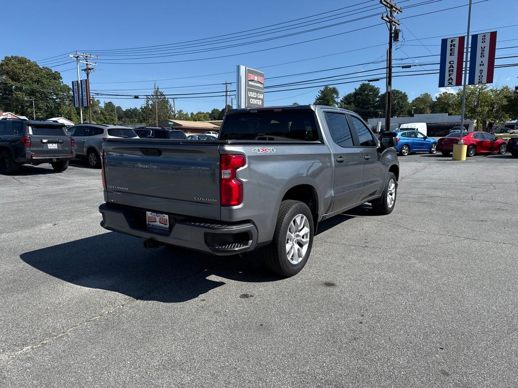 2021 Chevrolet Silverado 1500 Custom photo 2