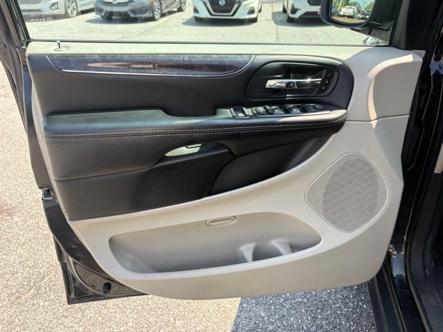 2015 Chrysler Town & Country Limited Platinum - Photo 25