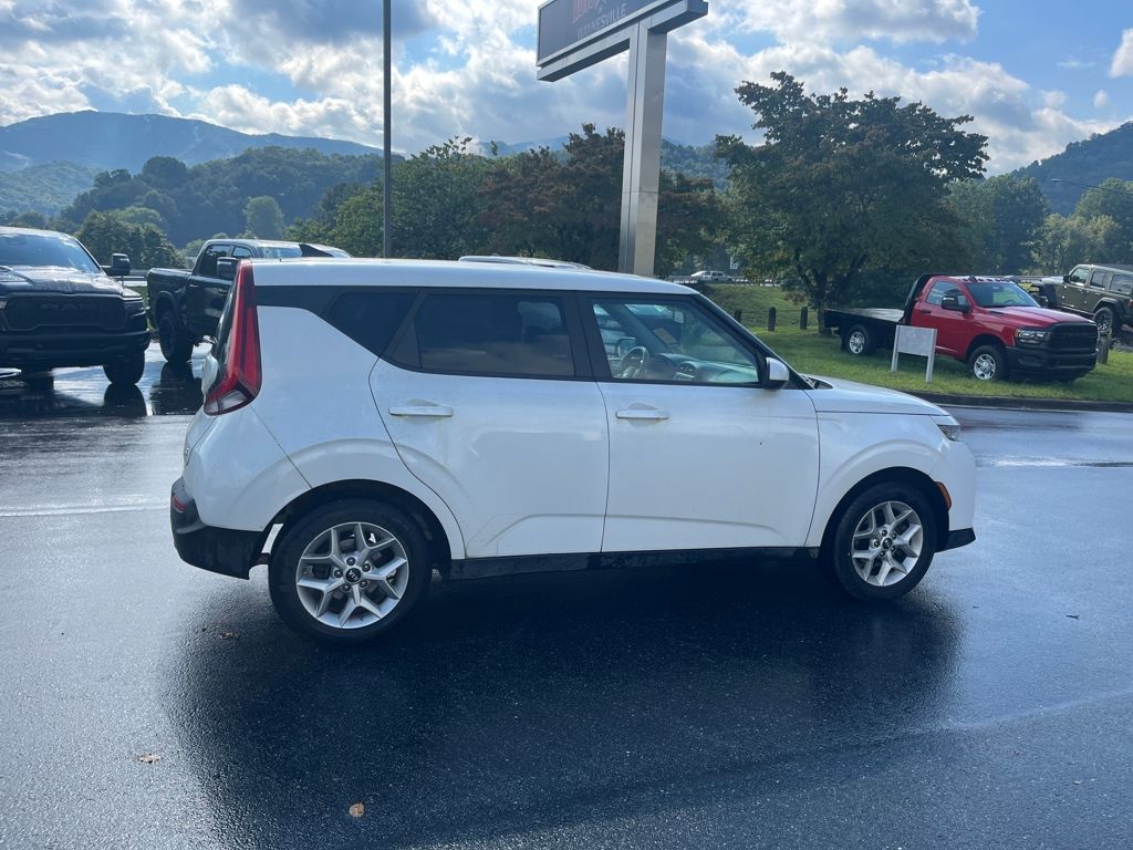 2021 Kia Soul S photo 2
