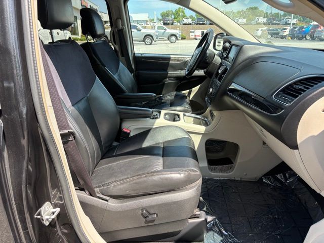 2015 Chrysler Town & Country Limited Platinum - Photo 20