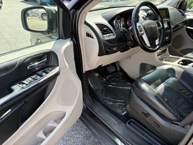 2015 Chrysler Town & Country Limited Platinum - Photo 24