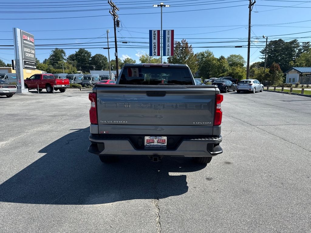 2021 Chevrolet Silverado 1500 Custom photo 3
