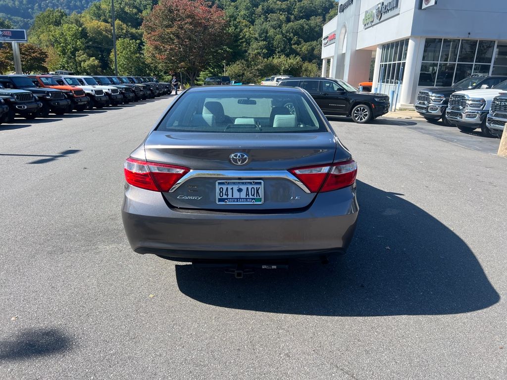 2017 Toyota Camry LE photo 4