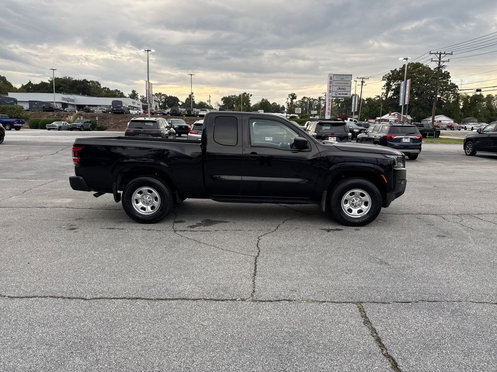 2022 Nissan Frontier S photo 2
