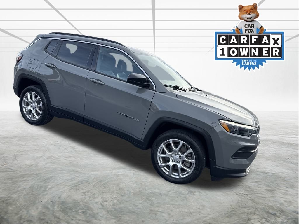 2023 Jeep Compass Latitude Lux's photo