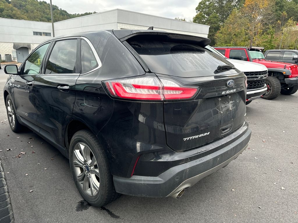 2022 Ford Edge Titanium photo 2