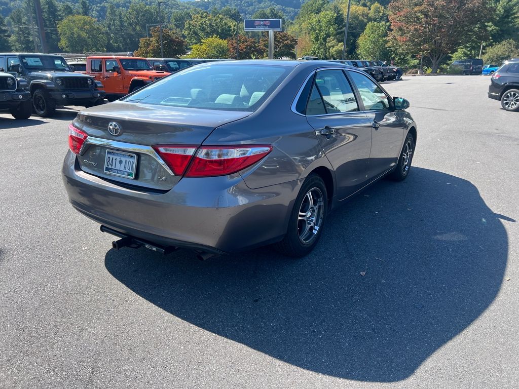 2017 Toyota Camry LE photo 3