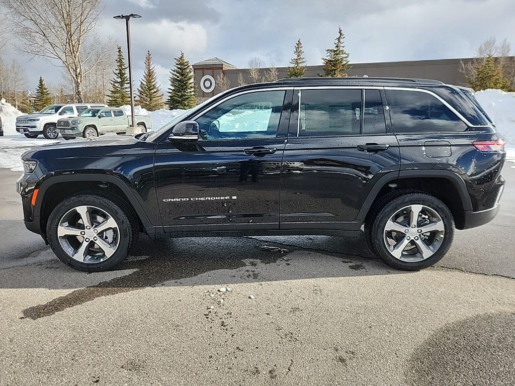 2025 Jeep Grand Cherokee Limited photo 2