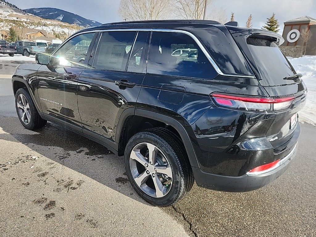 2025 Jeep Grand Cherokee Limited photo 3